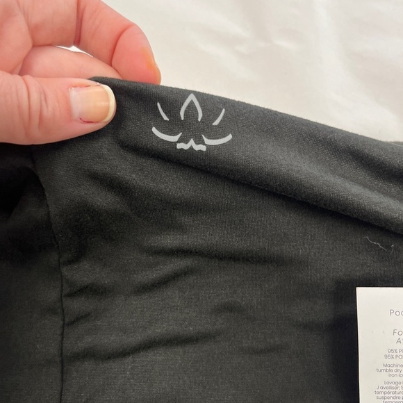 BEYOND YOGA NWT Black Pocket Infinity Soft Scarf - Picture 4 of 8